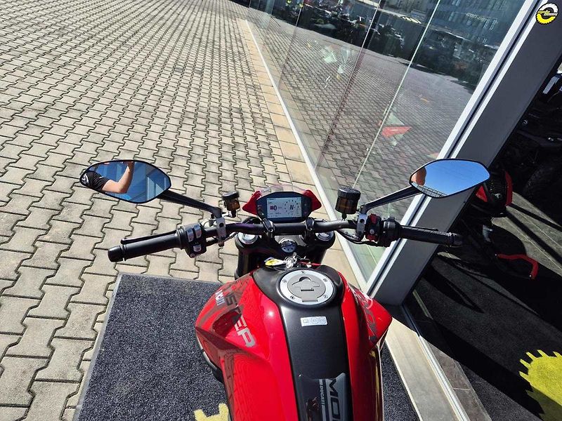 Ducati Monster (2021) - fotka 20 z 21