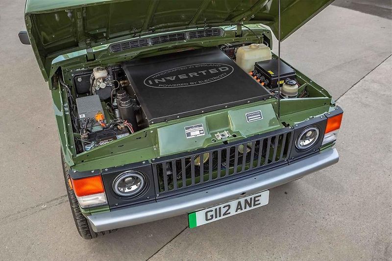 Range Rover s pohonem Tesla od Inverted