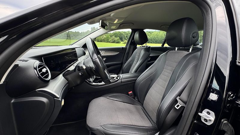 Mercedes-Benz Třídy E (2019) pravidelný servis, hezký stav - fotka 18 z 20