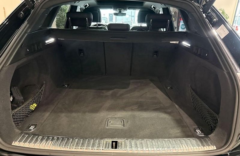 Audi Q8 e-tron 55 Q SoH 97% 360k Pano Vzduch - fotka 38 z 38