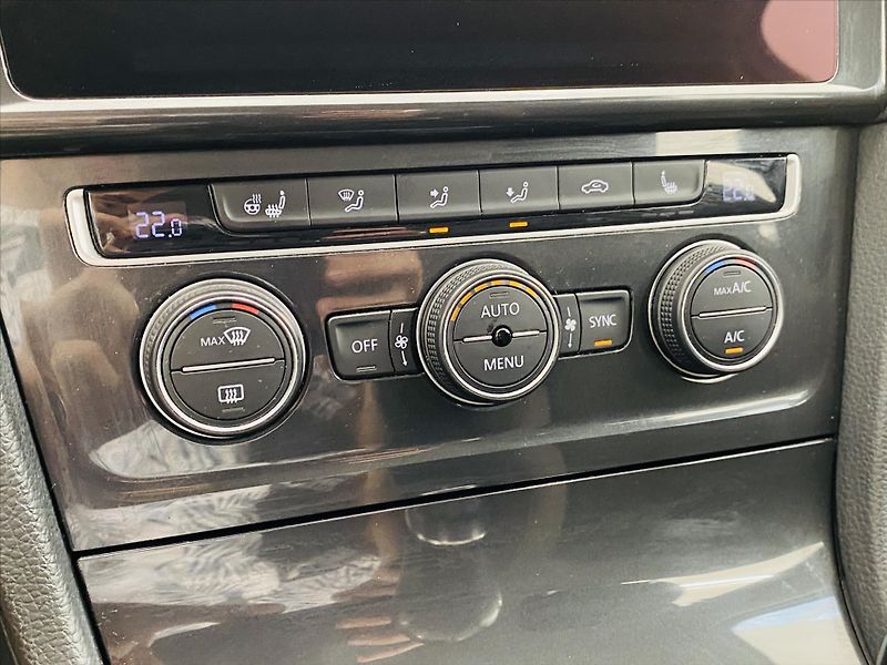 Volkswagen Golf 1,6 TDI 85kW LED Comfortline - fotka 21 z 26