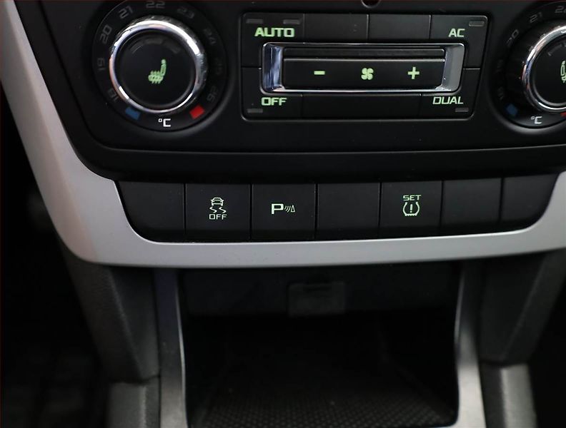 Škoda Yeti (2011) 2.0 TDI, 4X4, Navi, Tempomat - fotka 11 z 18
