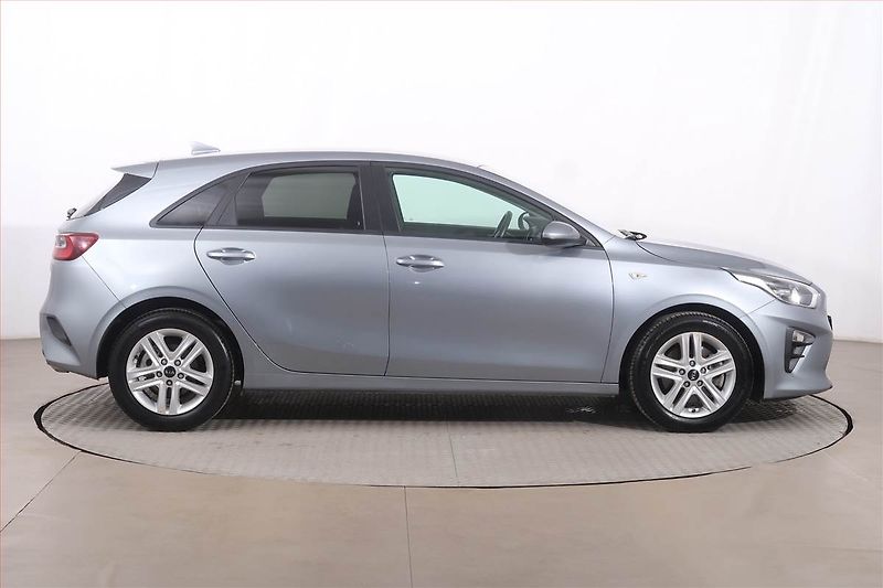 Kia Ceed (2021) Silver 1.0 T-GDI, Serv.kniha - fotka 6 z 20