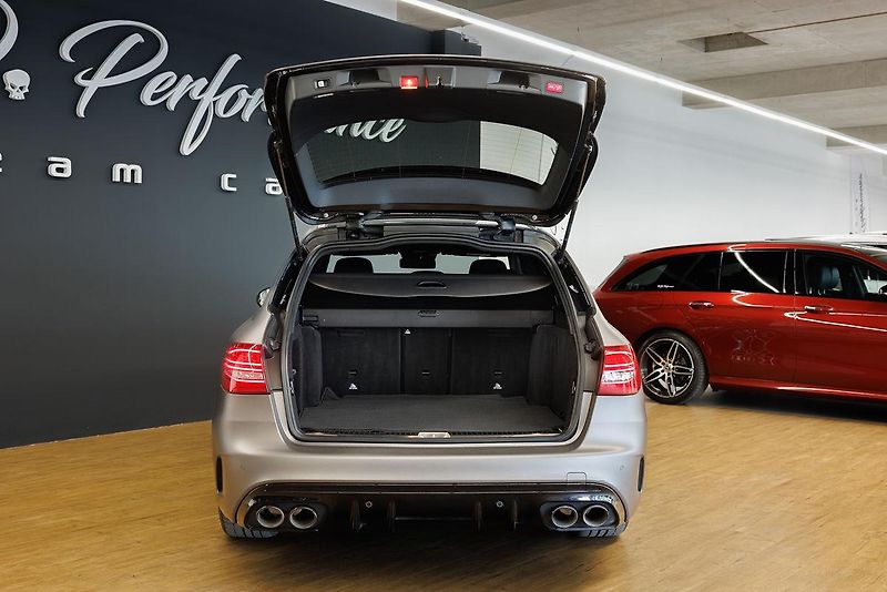 Mercedes-Benz Třídy C (2019) C43 AMG V6 Biturbo 4Matic - fotka 13 z 44