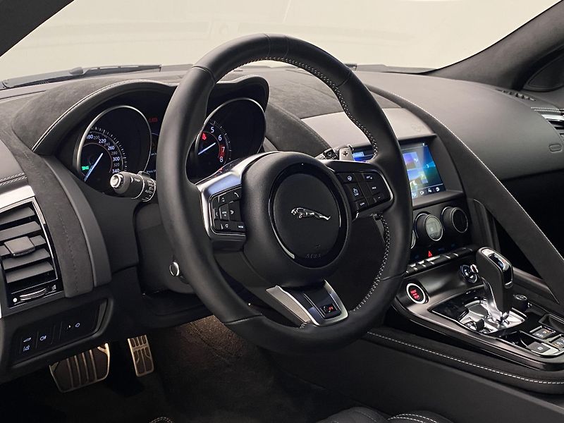 Jaguar F-Type SVR 5.0 423kW AWD CZ REZERVACE - fotka 17 z 42