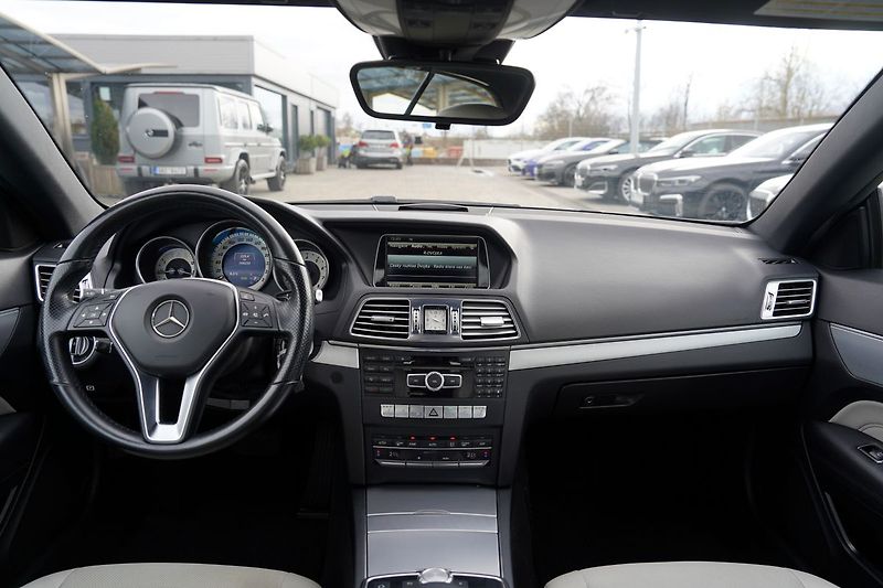 Mercedes-Benz Třídy E 200 CGI/cabrio/Avangarde/kůže - fotka 28 z 44