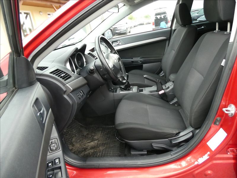 Mitsubishi Lancer 1,8 i 105kW Sportback, klima - fotka 13 z 31