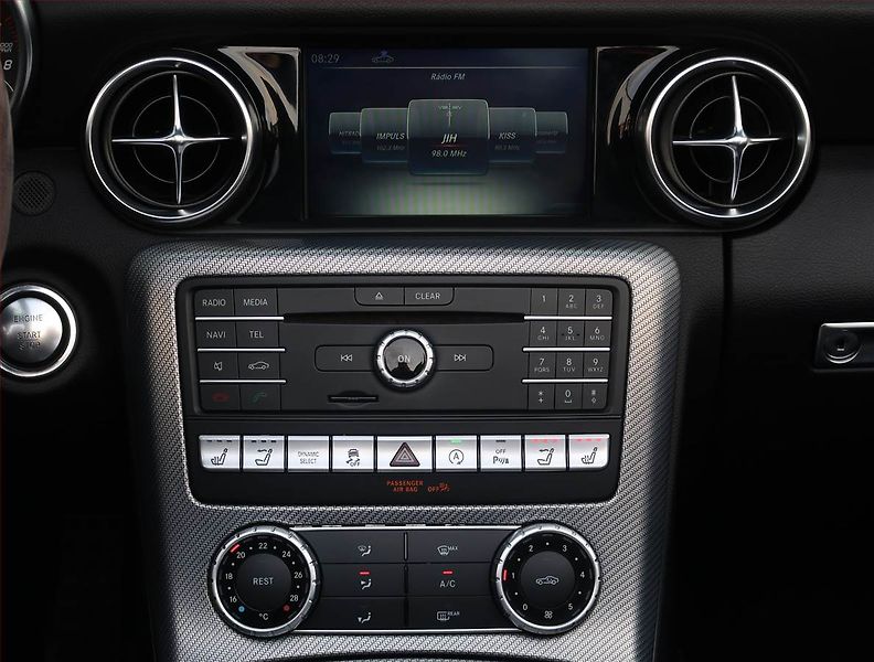 Mercedes-Benz SLC (2019) 300, Automat,180KW,Full Led - fotka 11 z 23