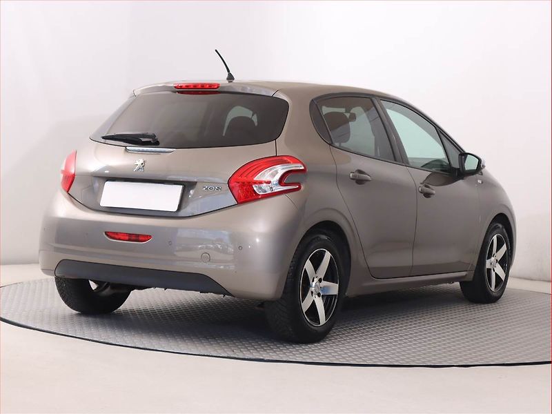 Peugeot 208 (2015) 1.2 PureTech, Serv.kniha - fotka 5 z 16