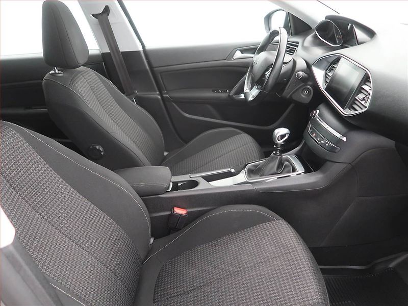 Peugeot 308 (2019) 1.2 PureTech, Serv.kniha, Navi - fotka 9 z 15