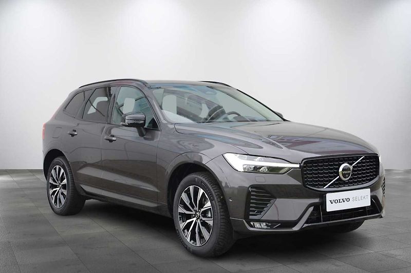 Volvo XC60 B5 AWD PLUS, LIGHT PAKET, ACC - fotka 2 z 18