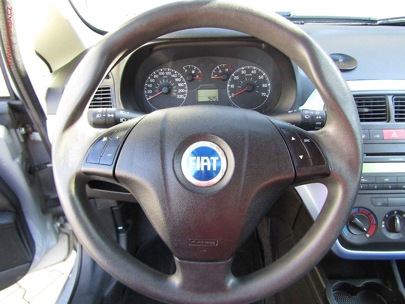 Fiat Grande Punto (2006) 1.2i, 2.maj,ČR, STK6/28 - fotka 16 z 18