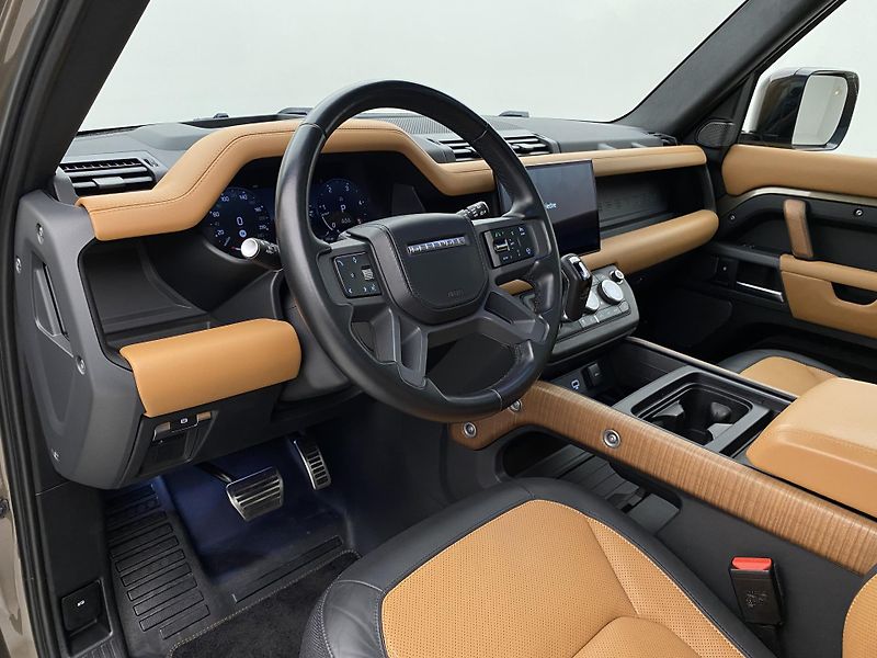 Land Rover Defender 110 D300 X AWD AUT REZERVACE - fotka 4 z 55