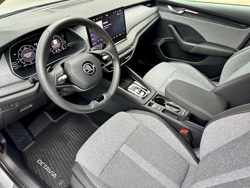 Škoda Octavia (2024) 1.5 TSI 110kW MHEV Top Selecti - fotka 6 z 23