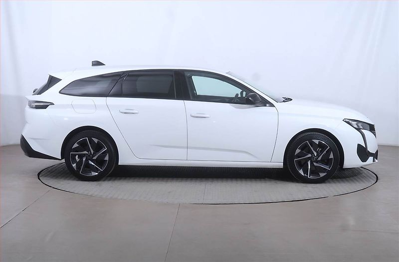 Peugeot 308 (2024) Allure 1.2 PureTech, Automat - fotka 6 z 24
