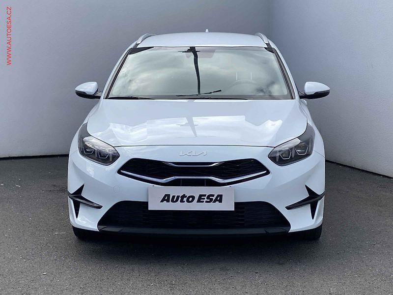 Kia Ceed (2022) 1.6 CRDi, 1.maj,ČR, LED - fotka 2 z 20