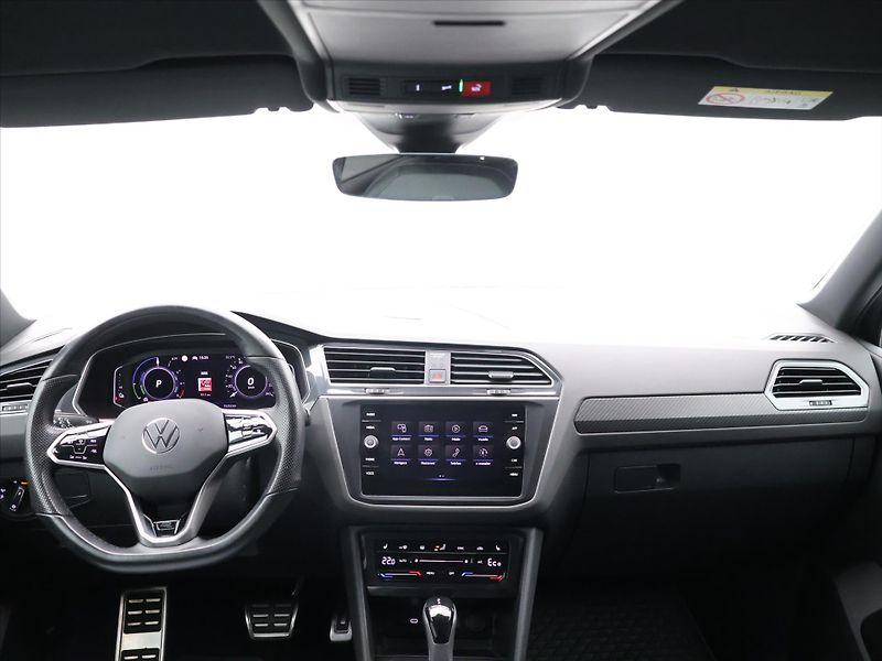 Volkswagen Tiguan 1,4 TSI PHEV 180kW R-Line DPH - fotka 26 z 33