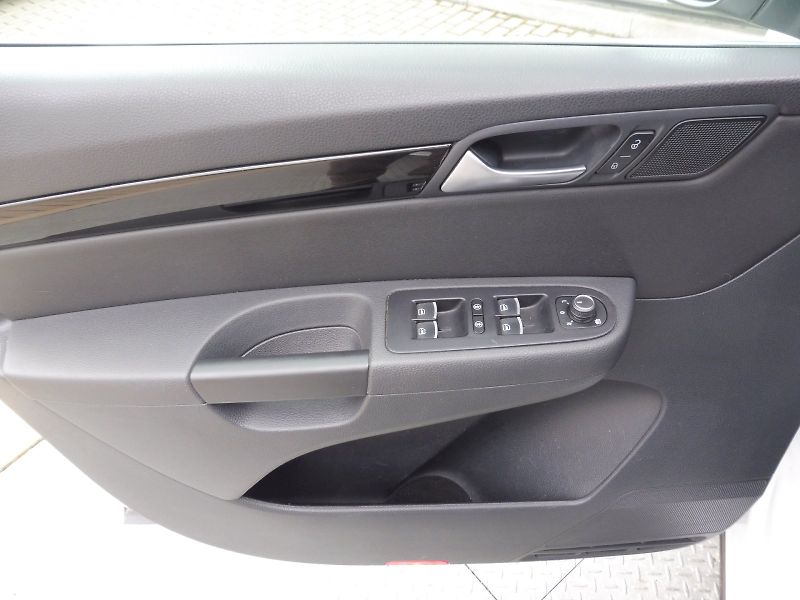 Volkswagen Sharan (2015) Highline 2,0 TDI 110kW 4MOTION - fotka 16 z 26