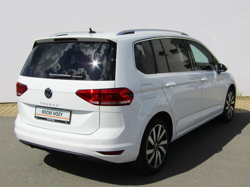 Volkswagen Touran Highline 1,5 TSI 110KW DSG - fotka 2 z 30