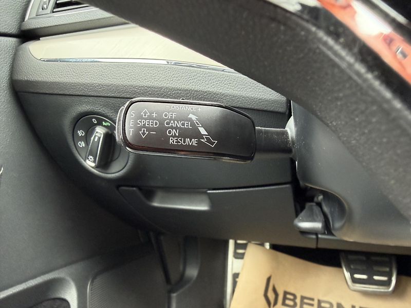 Škoda Superb  2.0 TDI 147kW Style Combi DSG - fotka 26 z 34