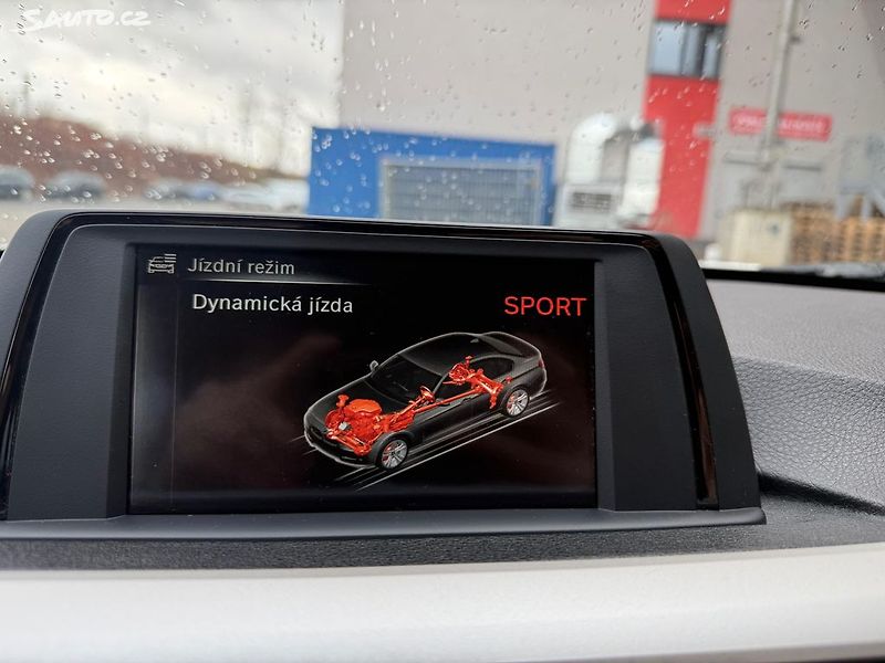 BMW Řada 3 (2014) 316i, 100kw Původ ČR - fotka 19 z 21