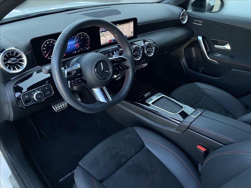 Mercedes-Benz Třídy A A 200 AMG sedan - fotka 9 z 27