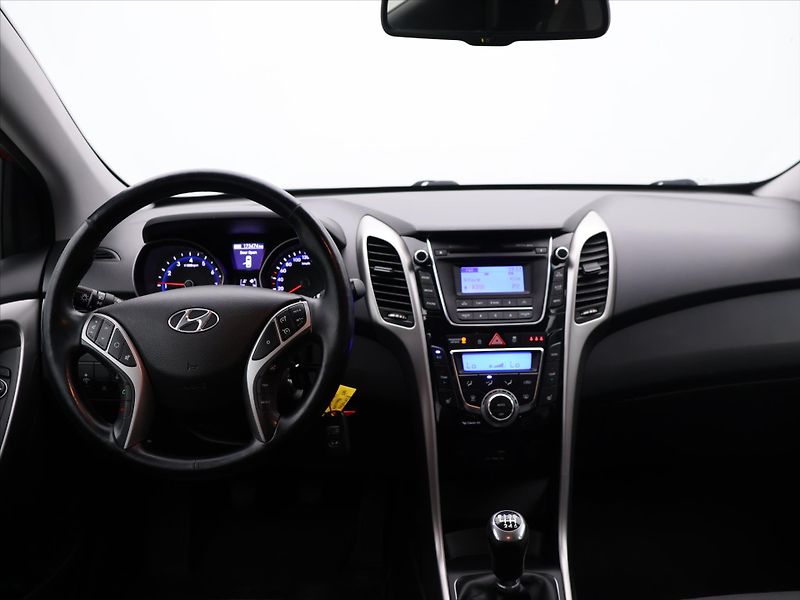 Hyundai i30 1,6 GDI 99kW Trikolor Style CZ - fotka 21 z 29