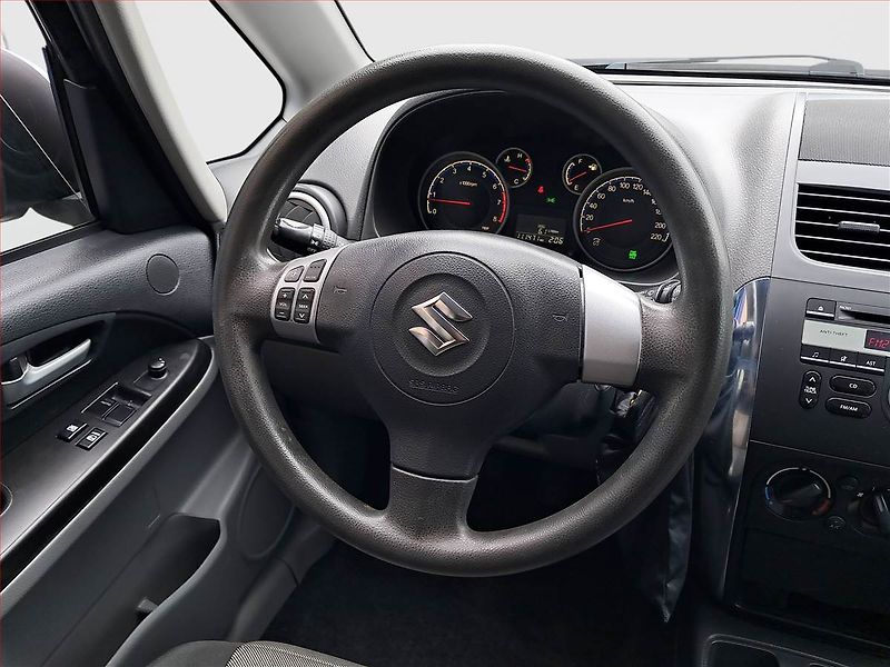 Suzuki SX4 (2011) 1.6 VVT, 4X4, ČR,1.maj - fotka 15 z 16