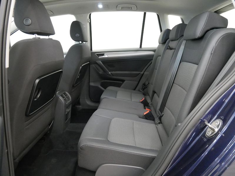 Volkswagen Golf Sportsvan - fotka 26 z 28