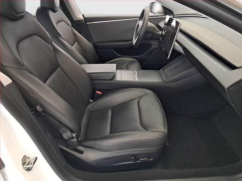 Tesla Model 3 (2023) Standard Range 60kWh, SoH 95% - fotka 9 z 31