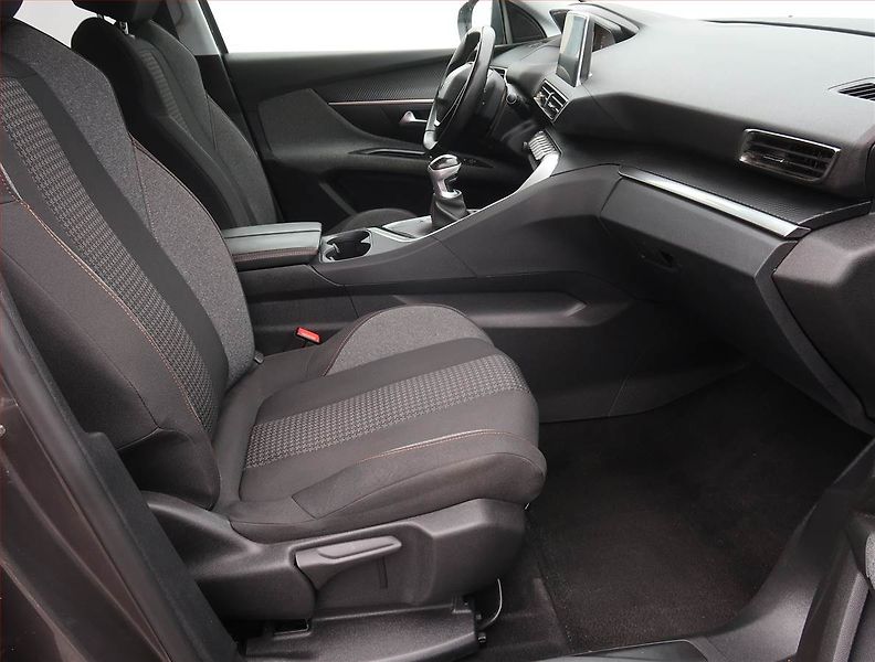 Peugeot 5008 (2020) Active PureTech 130, 7 míst - fotka 9 z 24