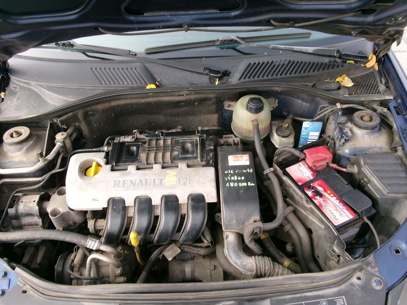 Renault Clio (2003) 1,2 16V AUTOKLIMA - fotka 21 z 21