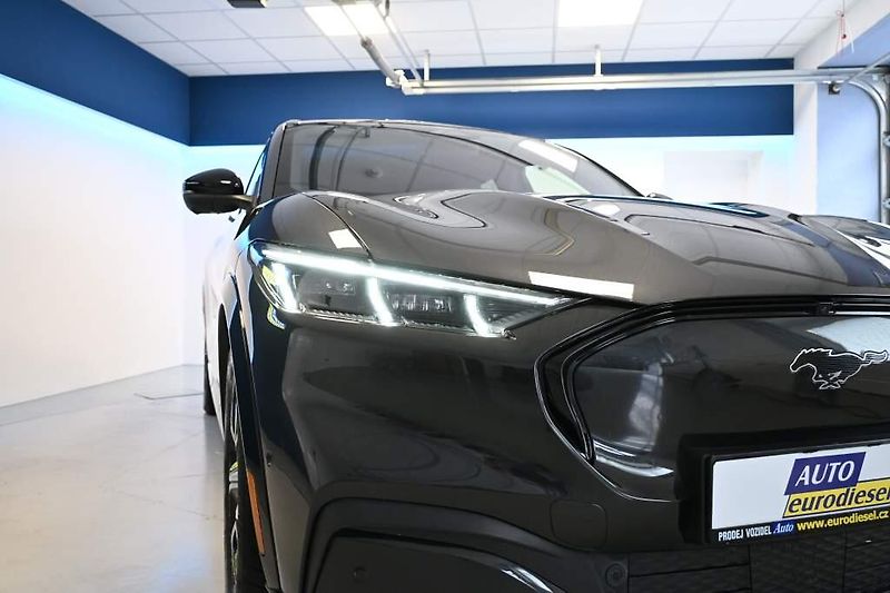 Ford Mustang Mach-E (2022) PREMIUM 258 KW AWD Matrix LED - fotka 37 z 45