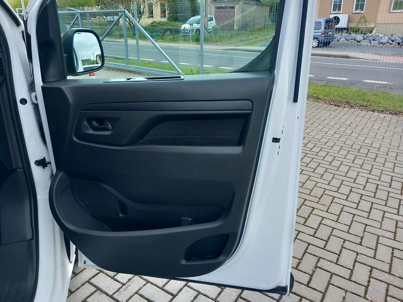 Citroën Jumpy (2023) 1,5HDi 1.MAJ POUZE 46t.KM! DPH - fotka 21 z 36