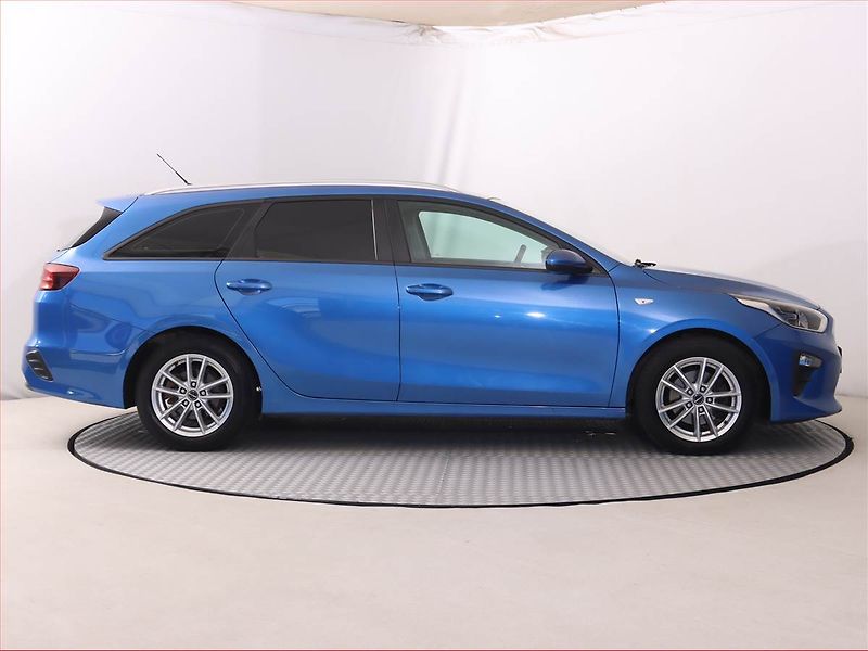Kia Ceed (2020) 1.6 CRDi, Serv.kniha, Tempomat - fotka 6 z 17