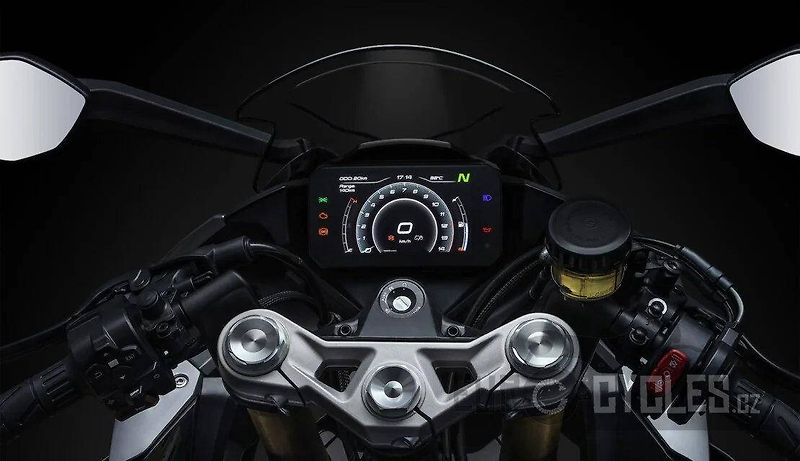 CFMOTO 450 SR (2026) - fotka 11 z 15