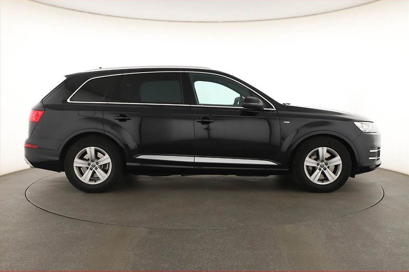 Audi Q7 (2019) S-Line 50 TDI - fotka 6 z 21