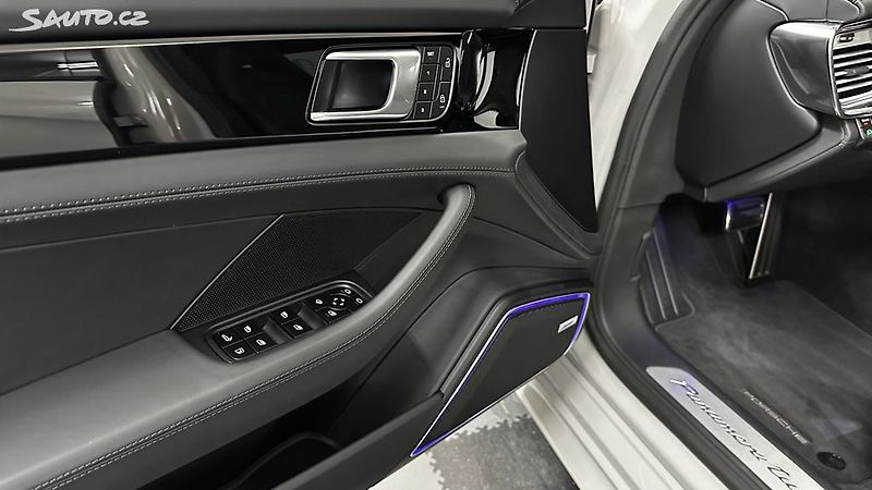Porsche Panamera TURBO S E-HYBRID 700 koní - fotka 34 z 51