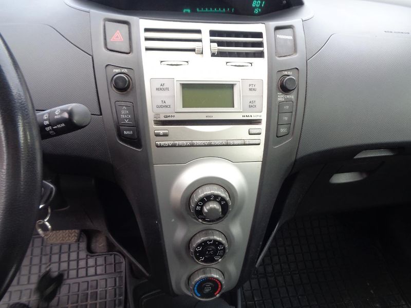 Toyota Yaris 1,3 Automat - fotka 9 z 12