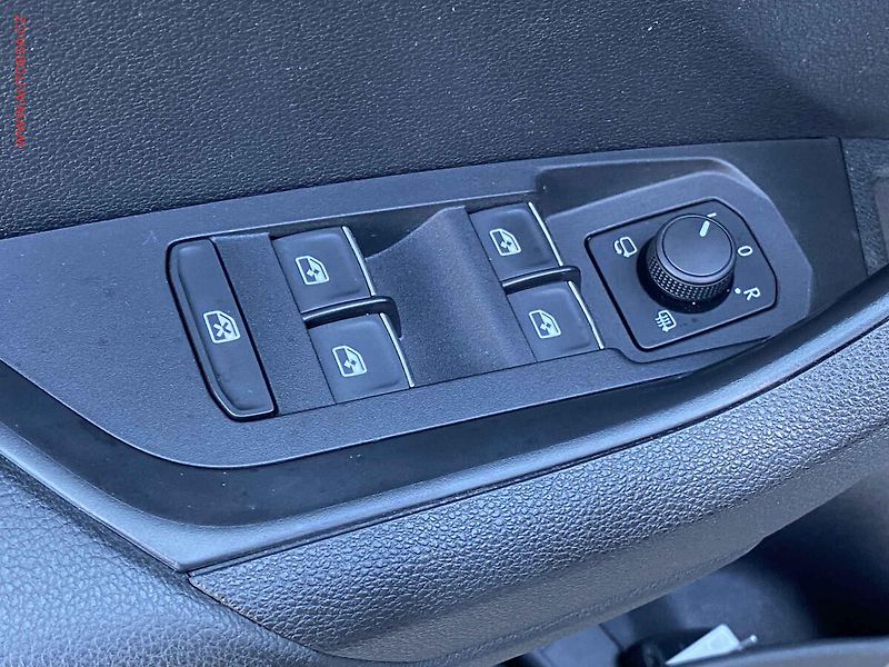 Škoda Karoq (2017) 1.5 TSi, Style, DSG, LED - fotka 11 z 20