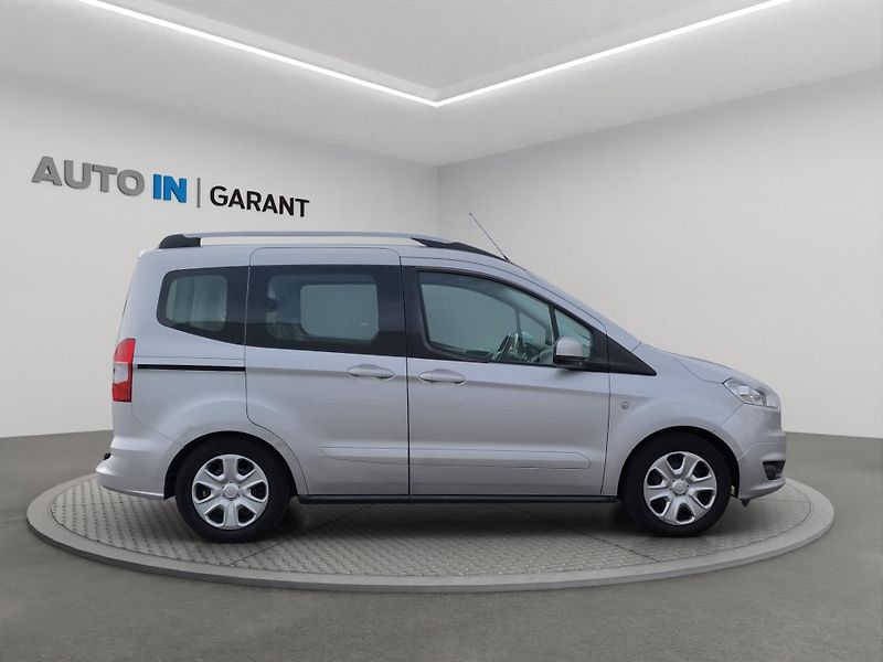Ford Tourneo Courier (2015) TREND 1.0 EcoBoost 74kW, ČR, S - fotka 4 z 22