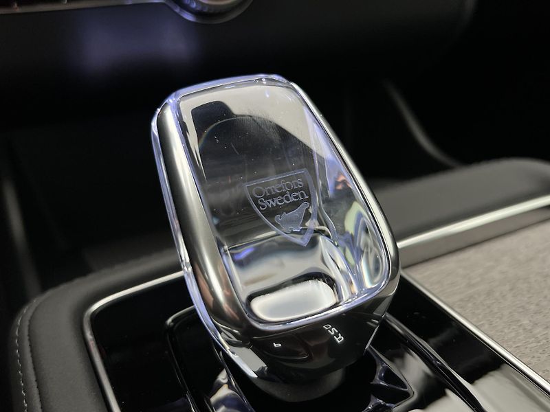 Volvo XC90 (2026) B5 AWD DARK PLUS - fotka 32 z 47