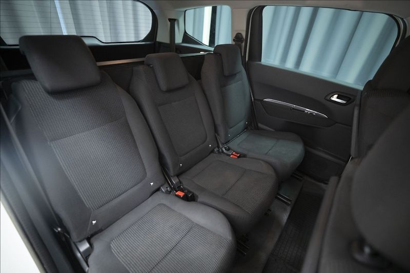 Peugeot 5008 1,6 BlueHDI 7 MÍST NOVÉ V ČR - fotka 12 z 28