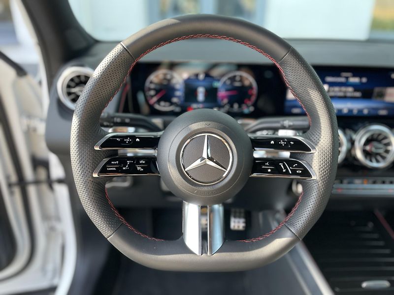 Mercedes-Benz GLB 200d 4Matic - fotka 21 z 32