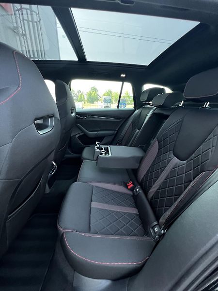 Škoda Octavia 1,4TSI iV RS 180kW DSG DPH - fotka 22 z 26