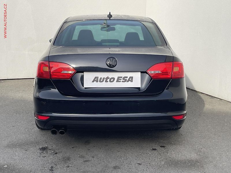 Volkswagen Jetta (2011) 1.4 TSi, Highline, +kola - fotka 5 z 21