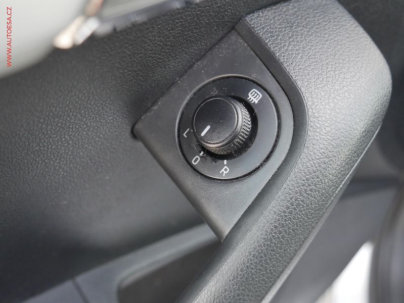 Škoda Octavia (2013) 1.6 TDi, ČR, AC, výhřev sed - fotka 13 z 18