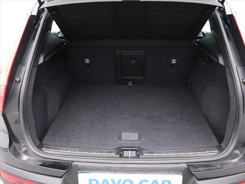 Volvo XC40 2,0 D3 110kW Aut. Inscription - fotka 10 z 32
