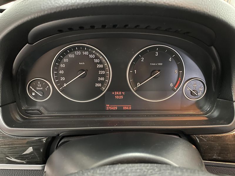 BMW Řada 5 2.0 D AT NAVI KŮŽE BI-XENON - fotka 22 z 28