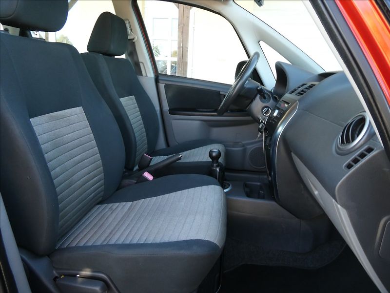 Suzuki SX4 1,5 73kW GLX,2x kola,závěs,kli - fotka 20 z 39